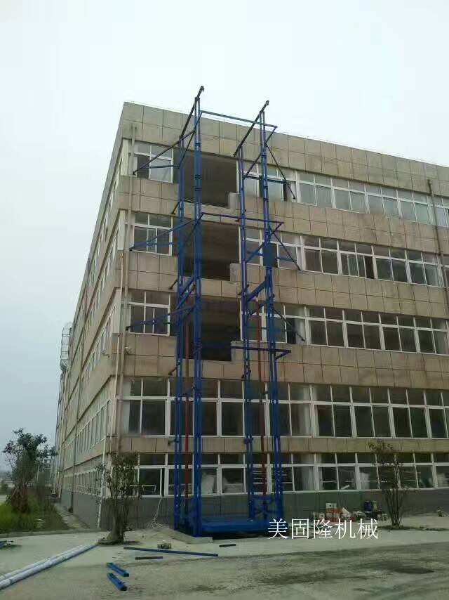 四川室外双臂导轨式升降机厂家